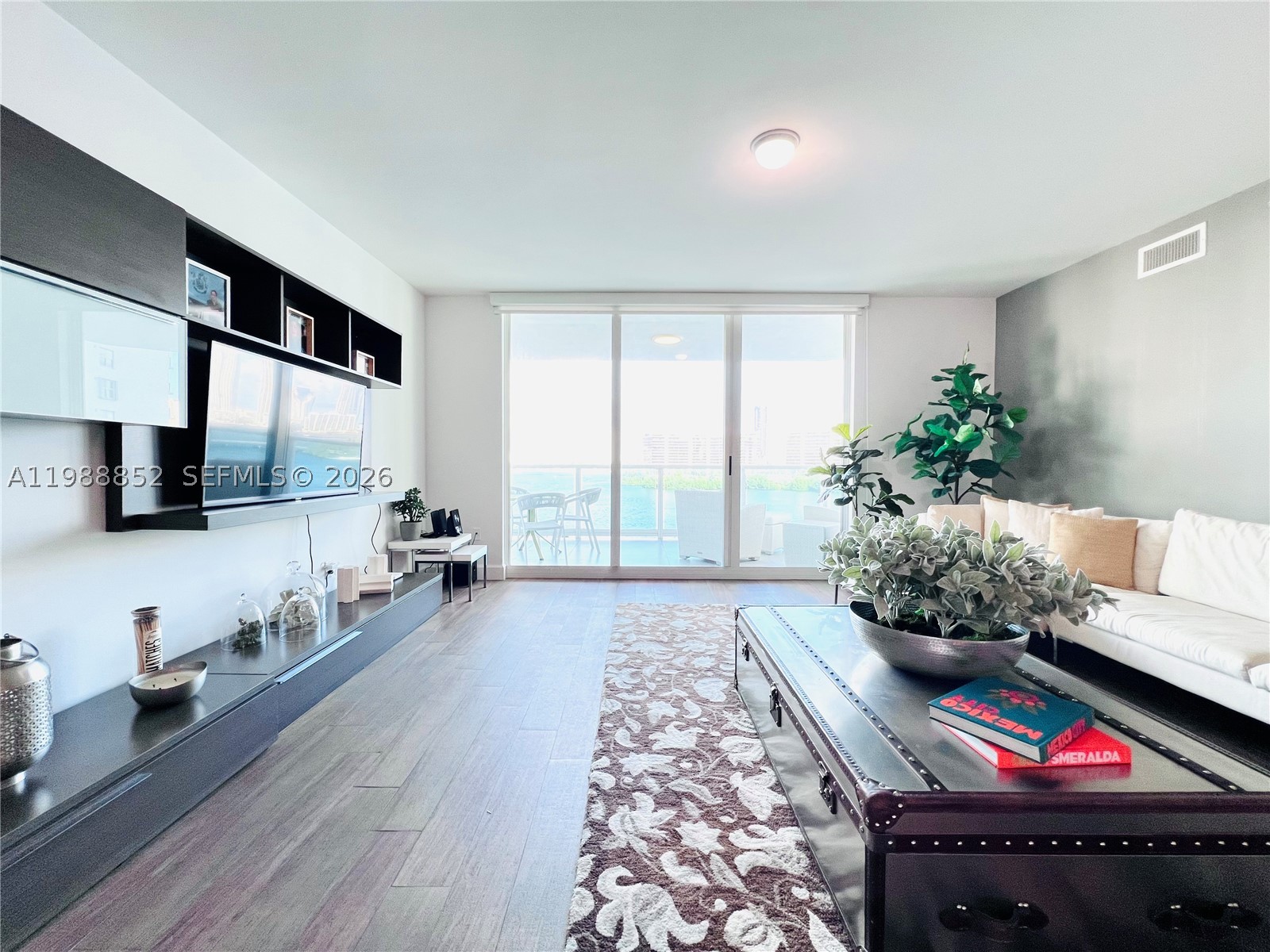 3301 NE 183rd St #905, Aventura FL 33160