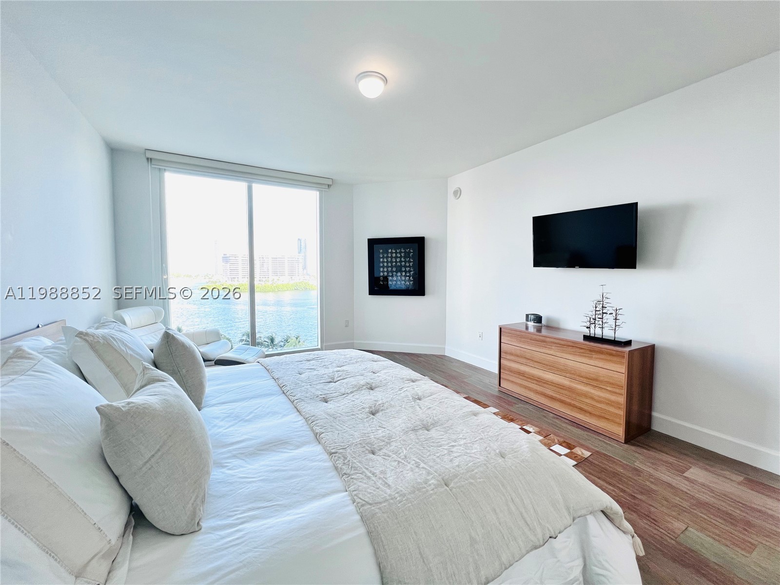 3301 NE 183rd St #905, Aventura FL 33160