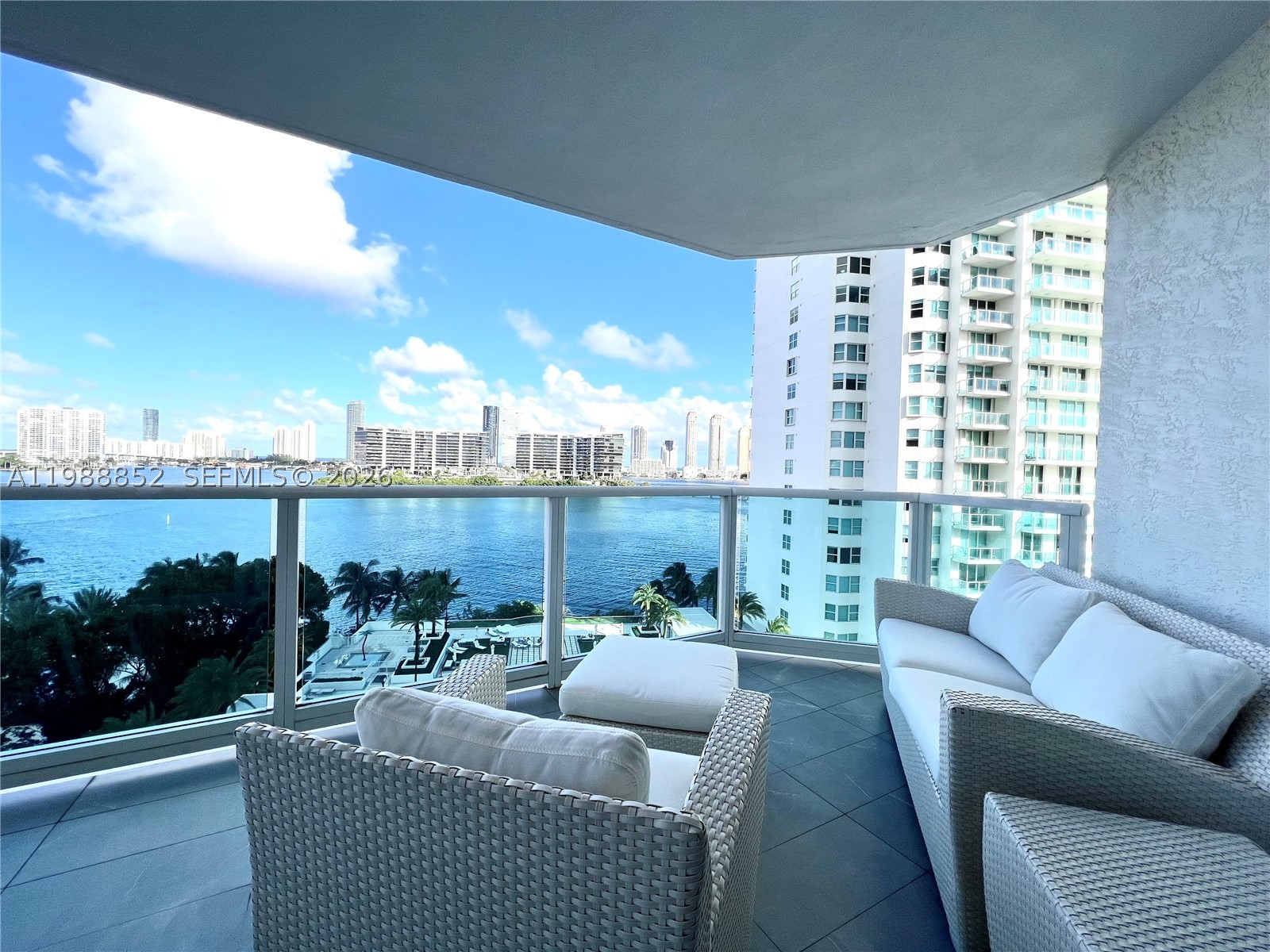 3301 NE 183rd St #905, Aventura FL 33160