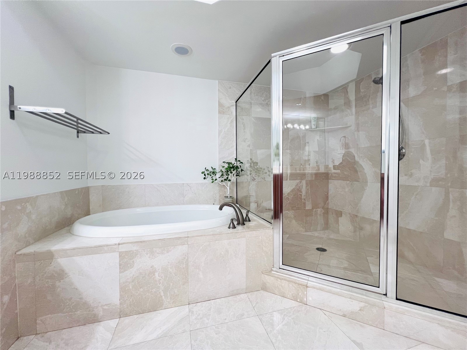 3301 NE 183rd St #905, Aventura FL 33160