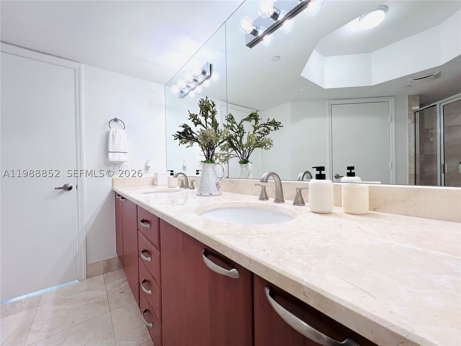 3301 NE 183rd St #905, Aventura FL 33160