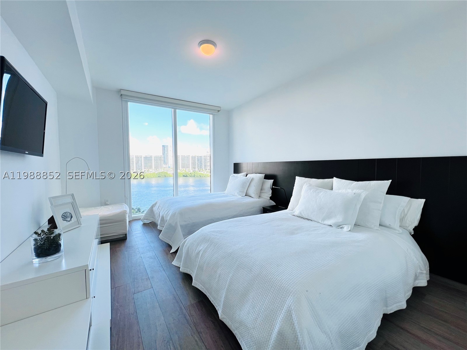 3301 NE 183rd St #905, Aventura FL 33160