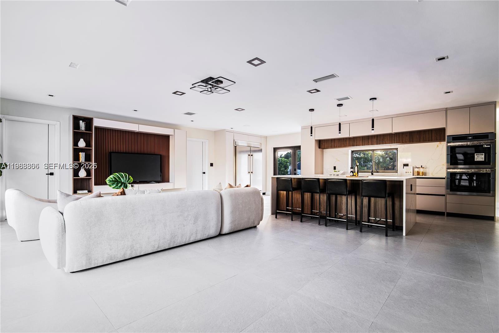 5561 NE 28th Ave, Fort Lauderdale FL 33308