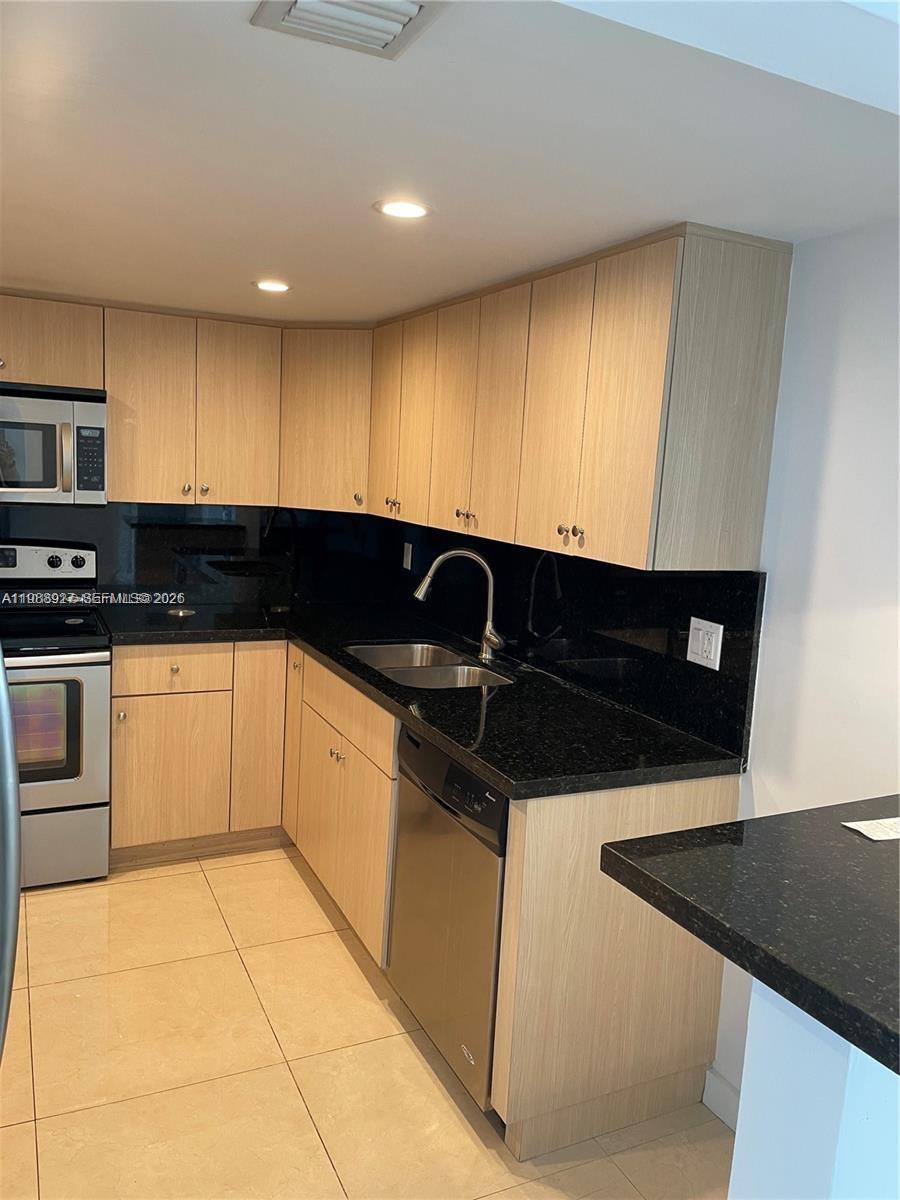 13155 Ixora Ct #901, North Miami FL 33181