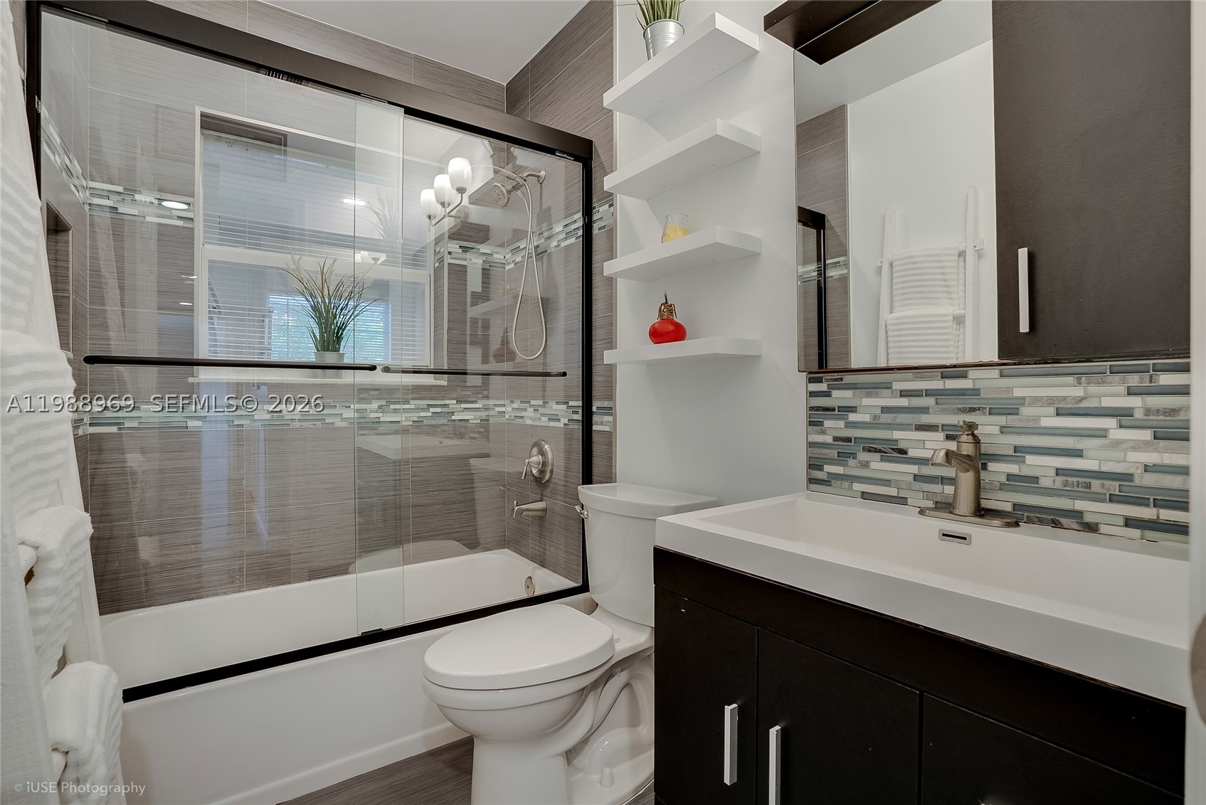 113 SW 2nd St, Hallandale Beach FL 33009