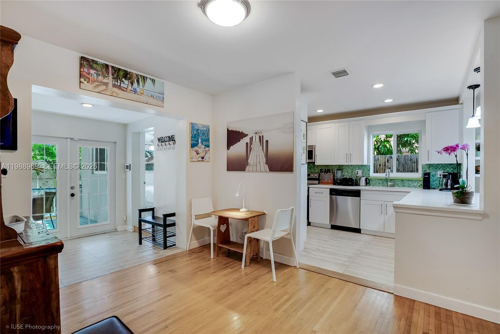 113 SW 2nd St, Hallandale Beach FL 33009