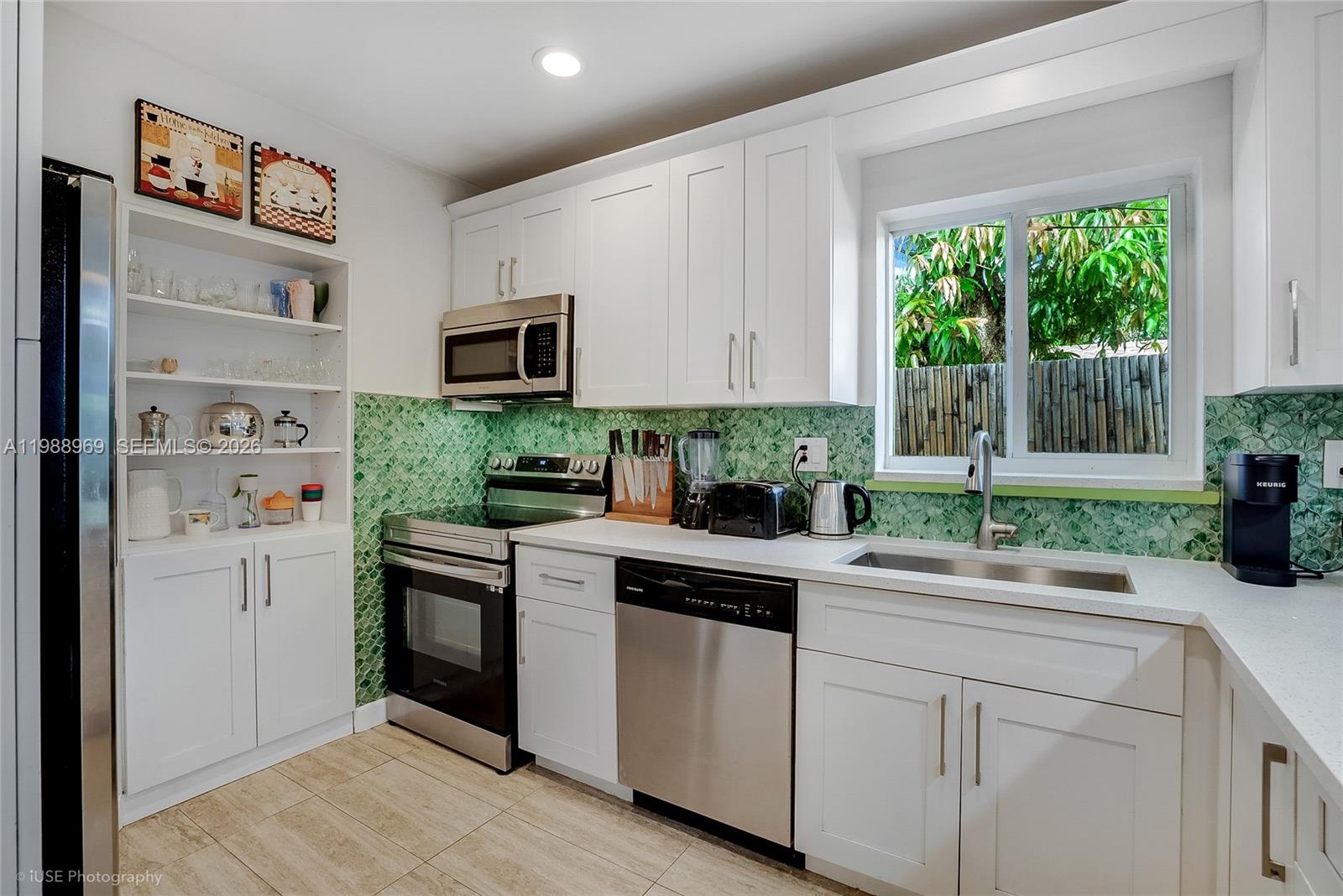 113 SW 2nd St, Hallandale Beach FL 33009