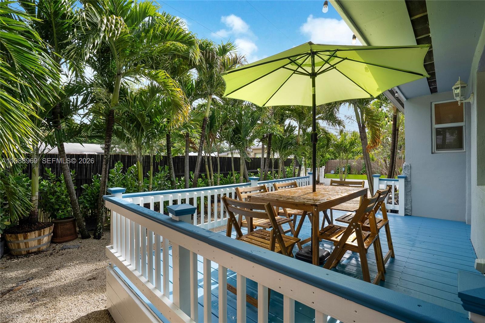 113 SW 2nd St, Hallandale Beach FL 33009