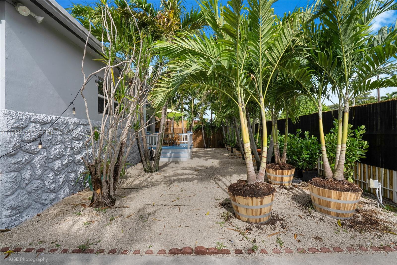 113 SW 2nd St, Hallandale Beach FL 33009