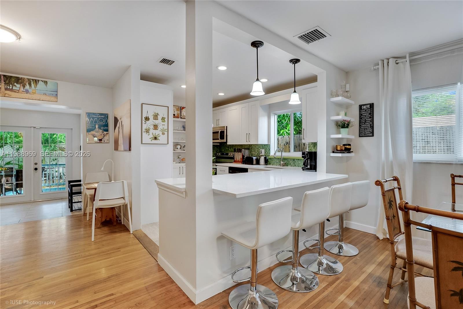 113 SW 2nd St, Hallandale Beach FL 33009