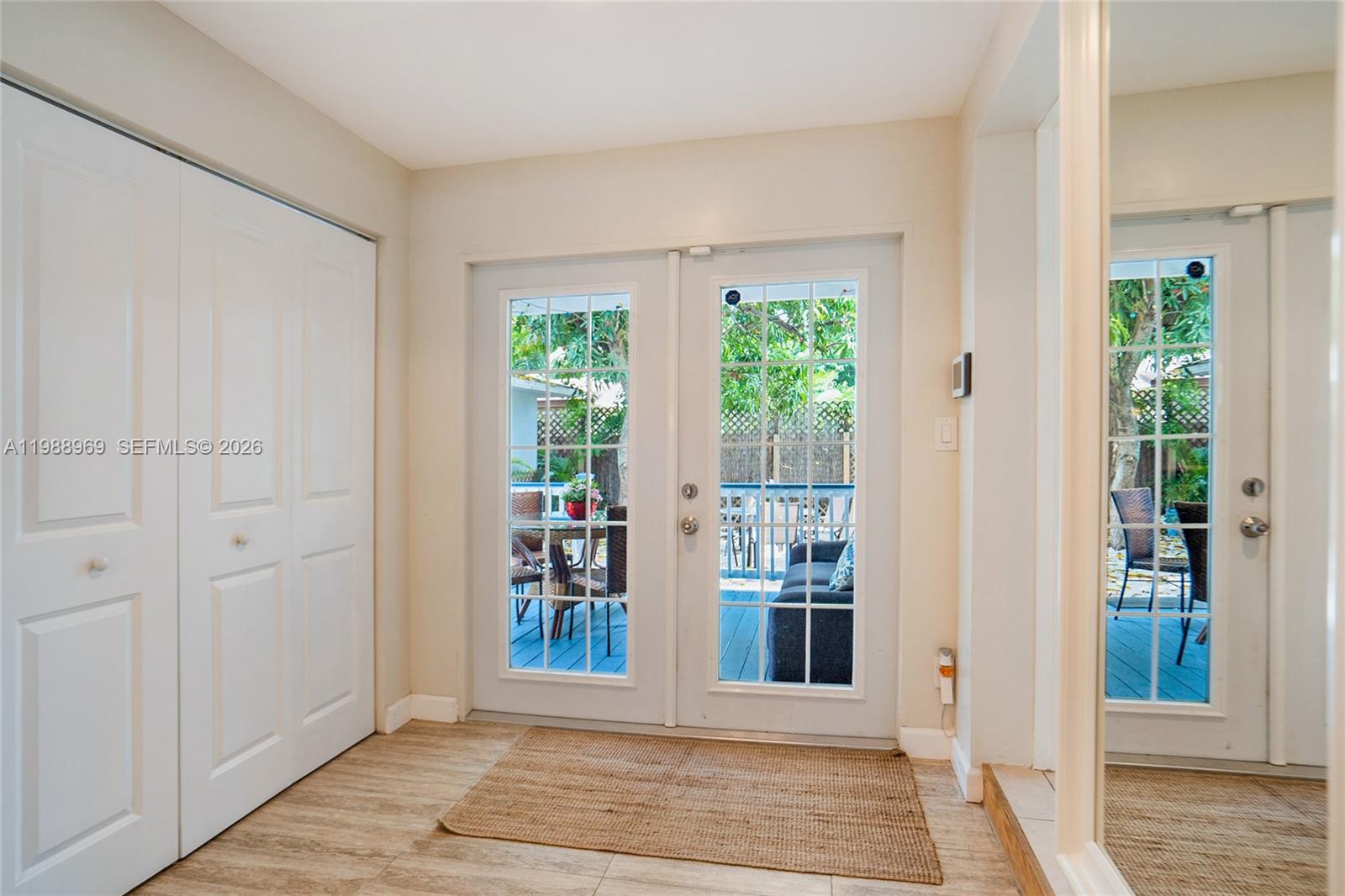 113 SW 2nd St, Hallandale Beach FL 33009