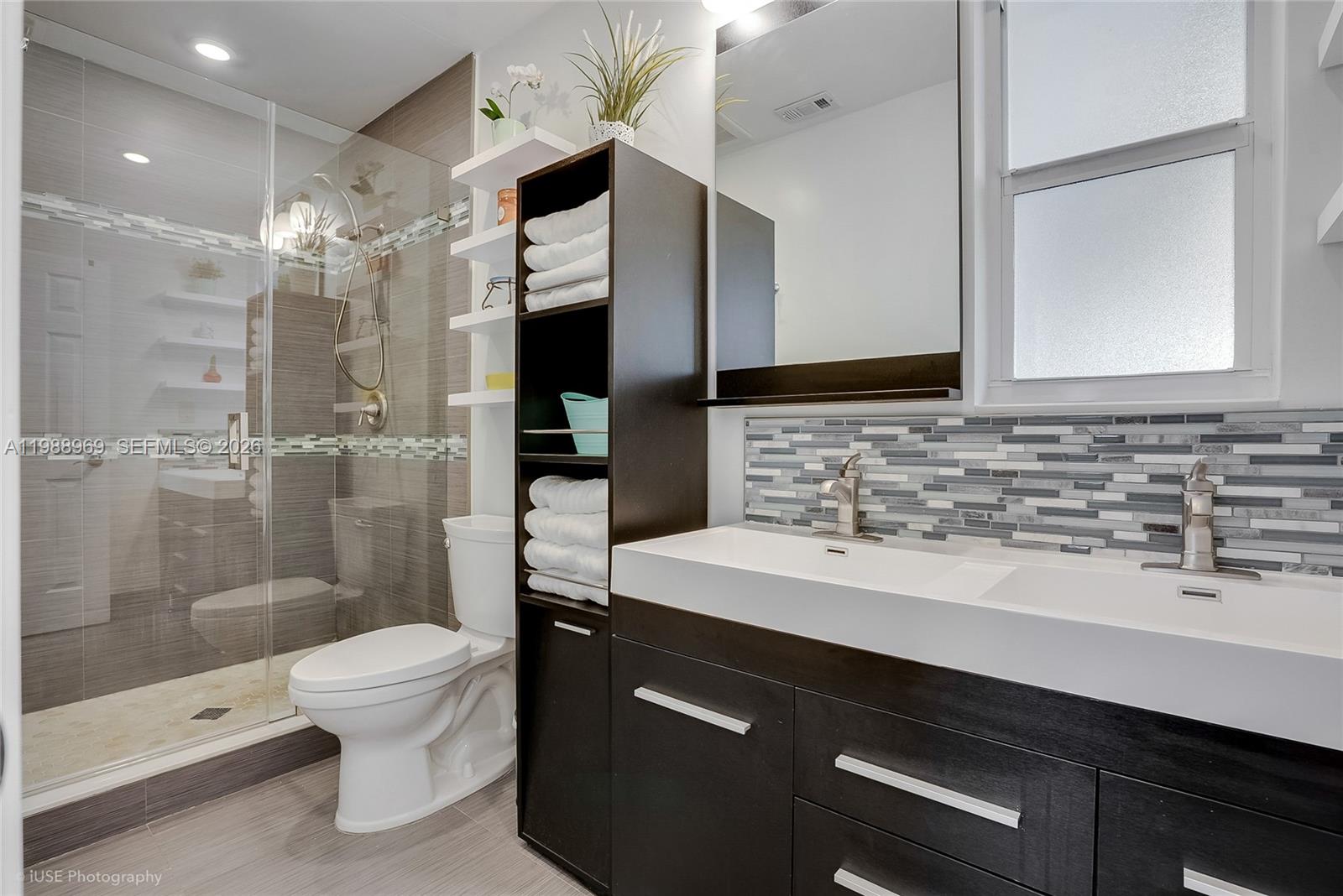 113 SW 2nd St, Hallandale Beach FL 33009