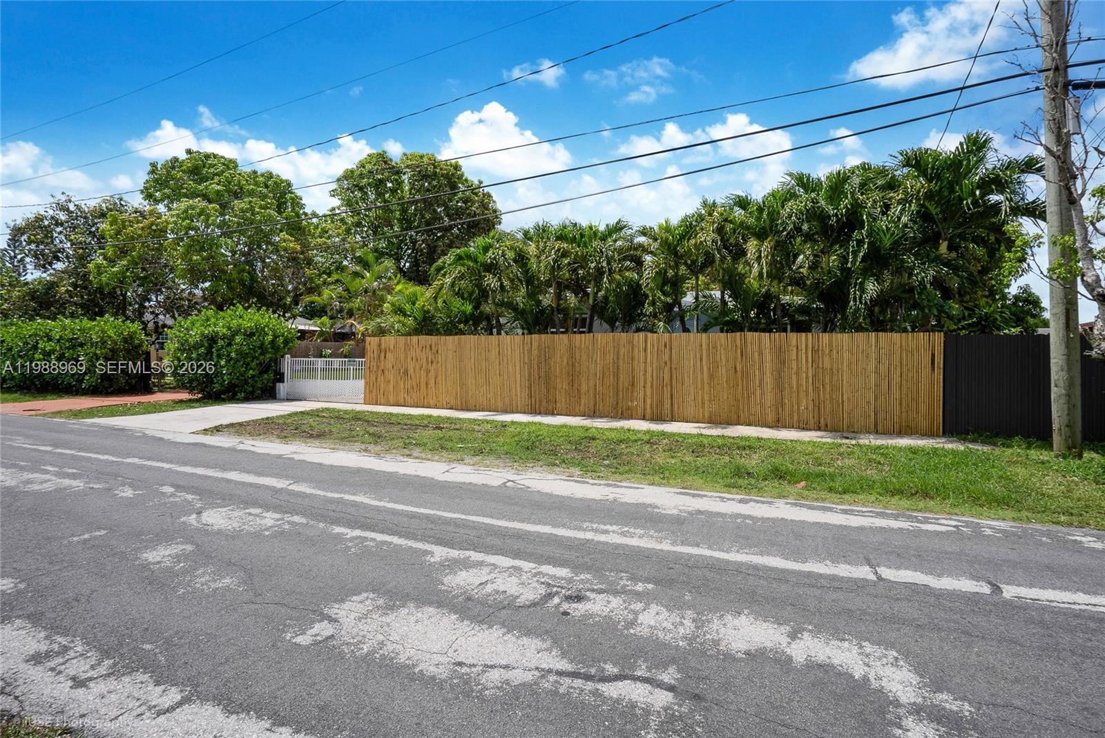 113 SW 2nd St, Hallandale Beach FL 33009