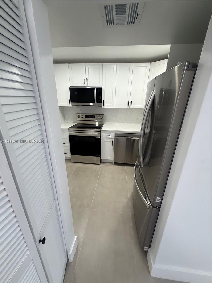 6937 Bay Dr, Miami Beach FL 33141