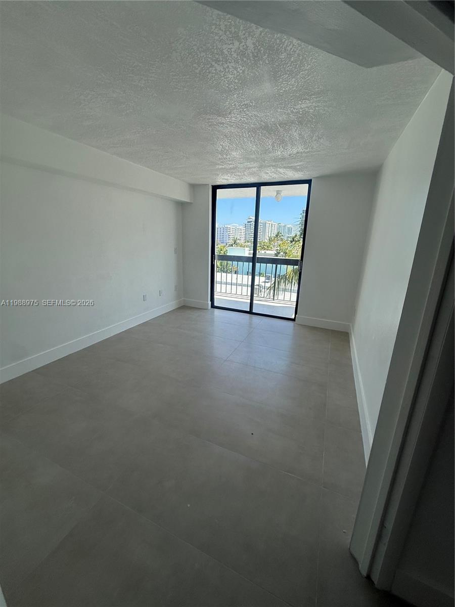 6937 Bay Dr, Miami Beach FL 33141