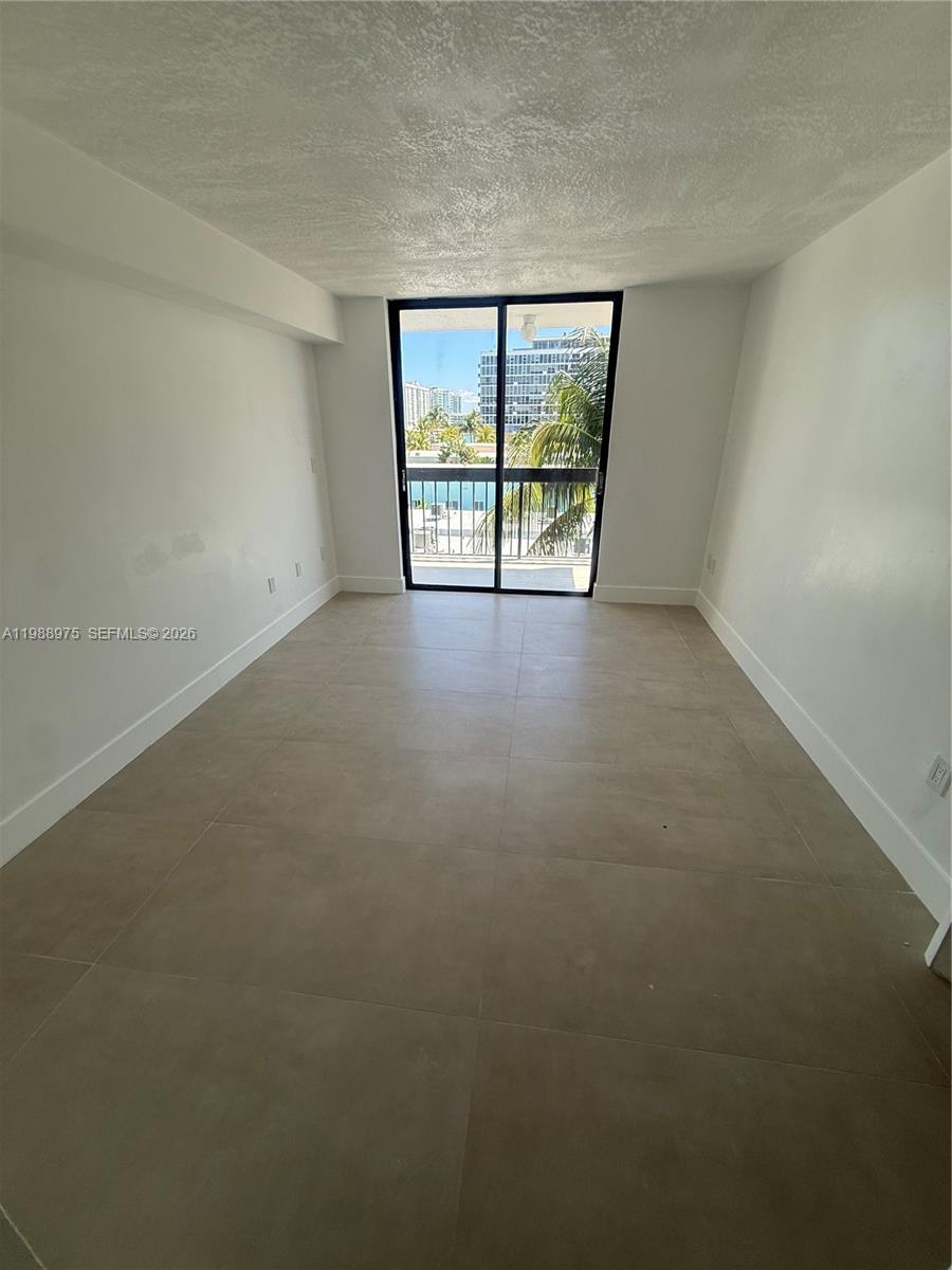 6937 Bay Dr, Miami Beach FL 33141