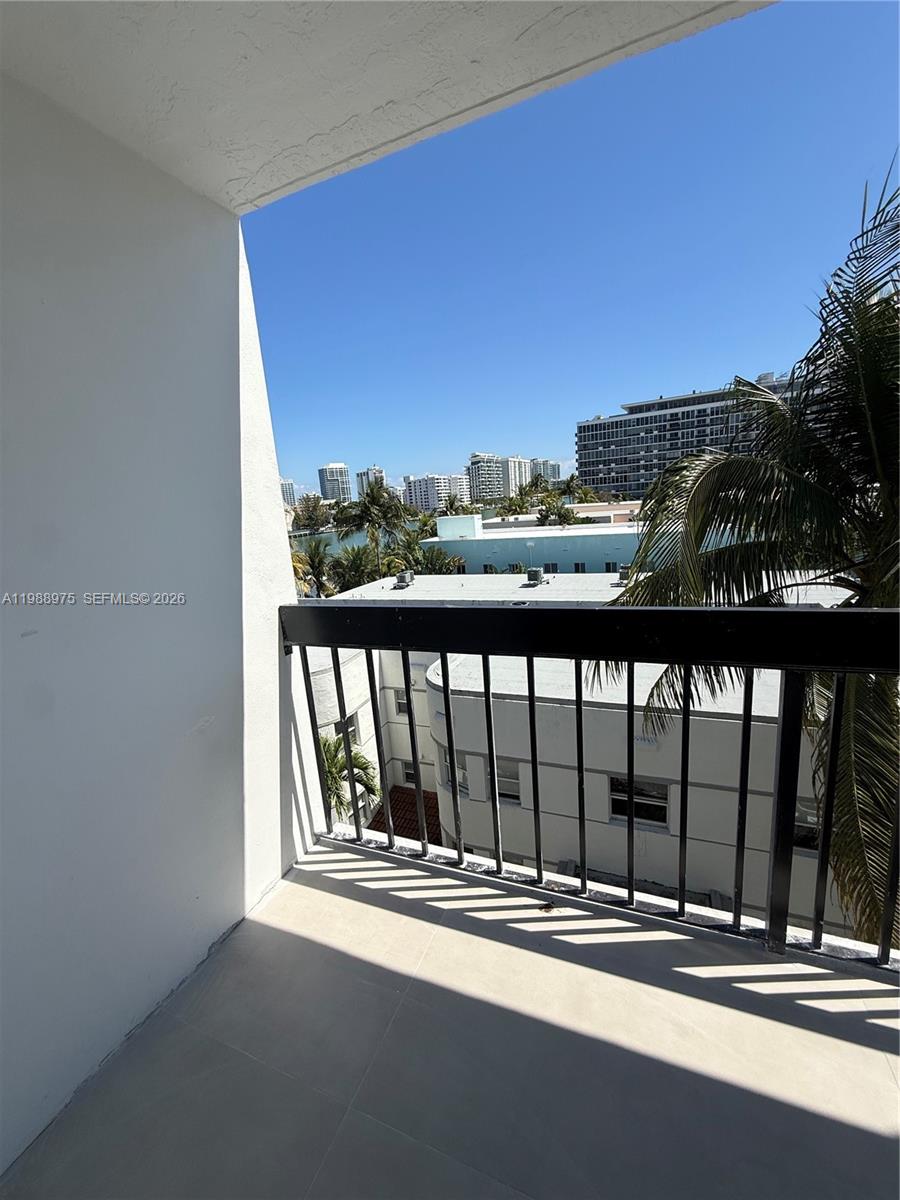 6937 Bay Dr, Miami Beach FL 33141