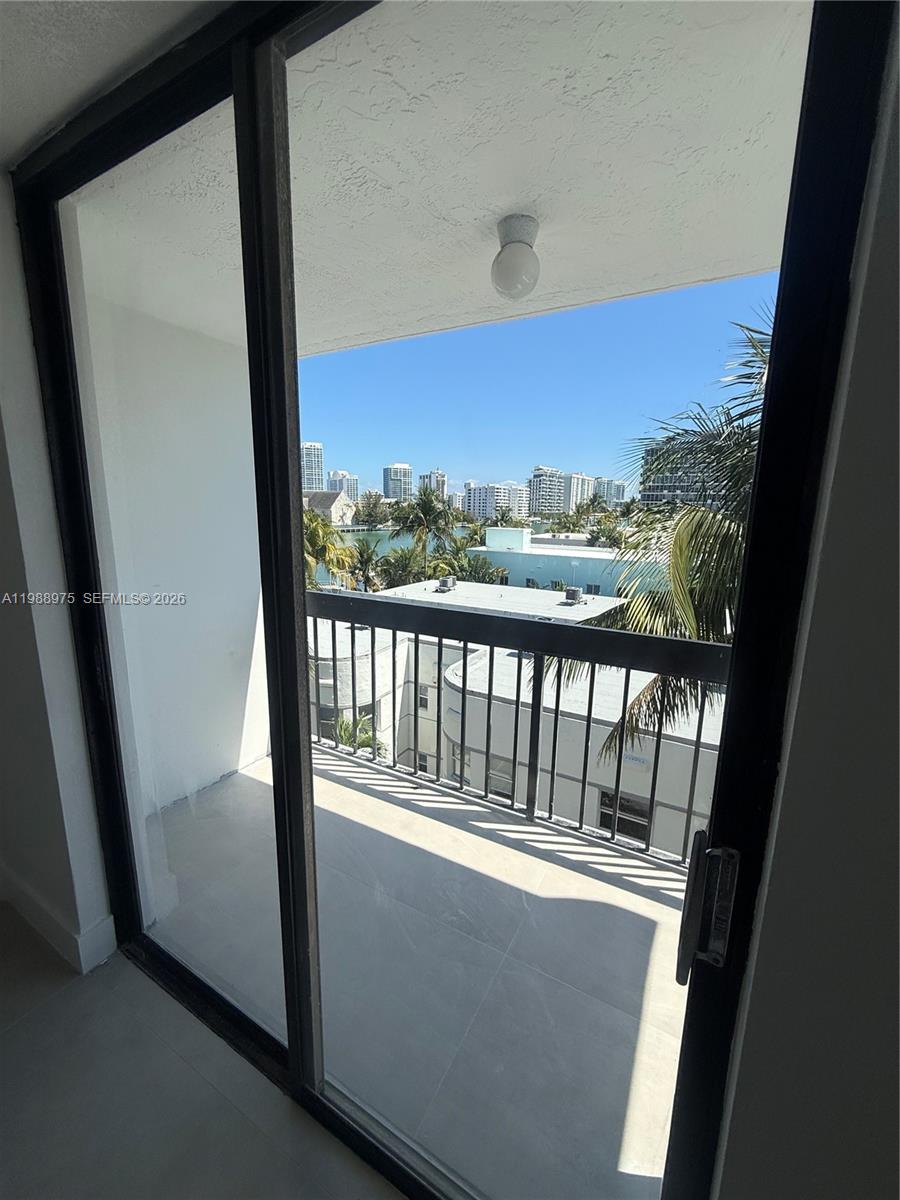 6937 Bay Dr, Miami Beach FL 33141