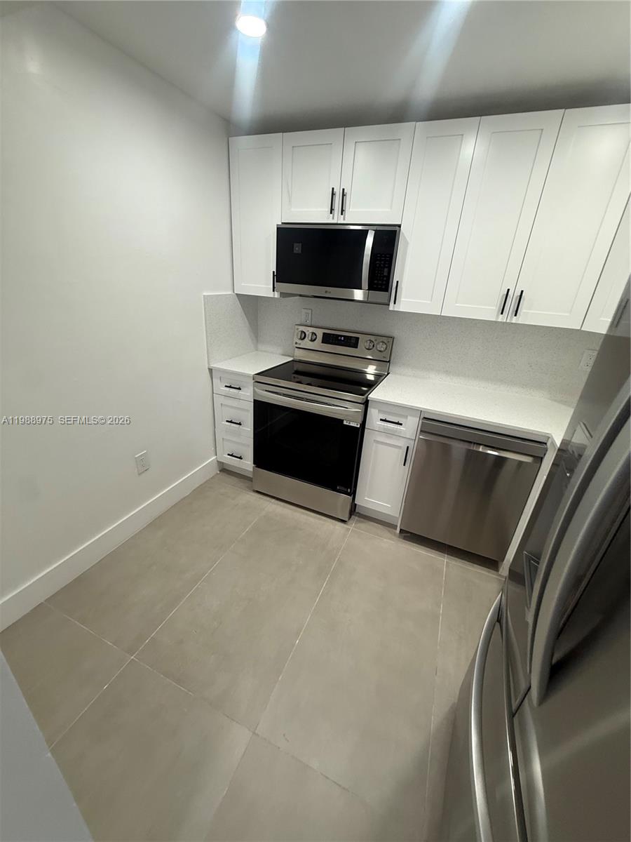 6937 Bay Dr, Miami Beach FL 33141