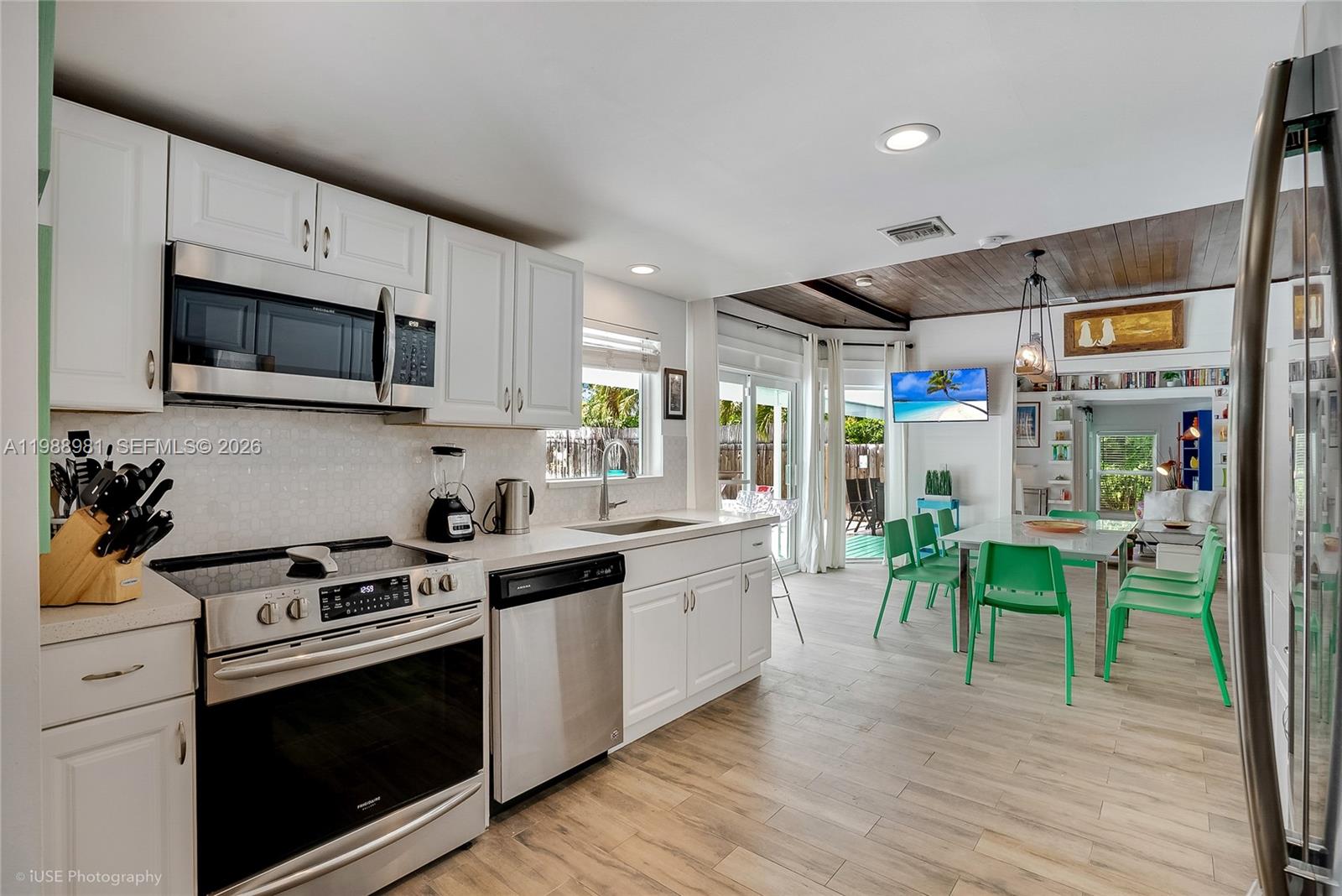 212 SW 1st Ave, Hallandale Beach FL 33009