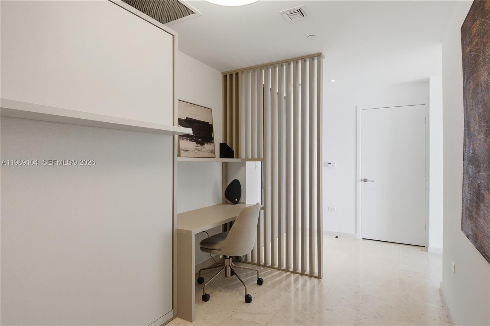 88 SW 7th St #2404, Miami FL 33130