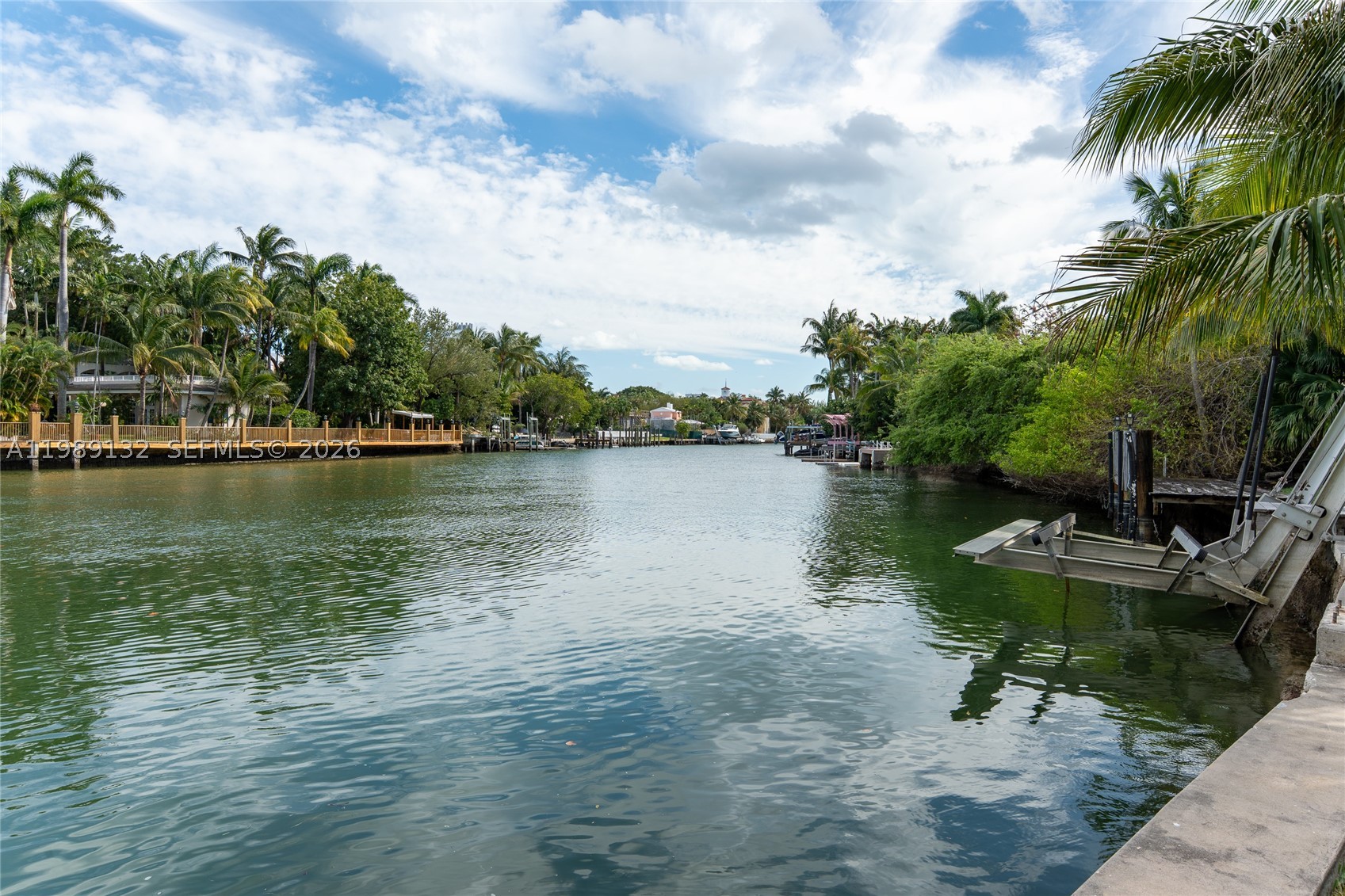 5005 Lakeview Dr, Miami Beach FL 33140