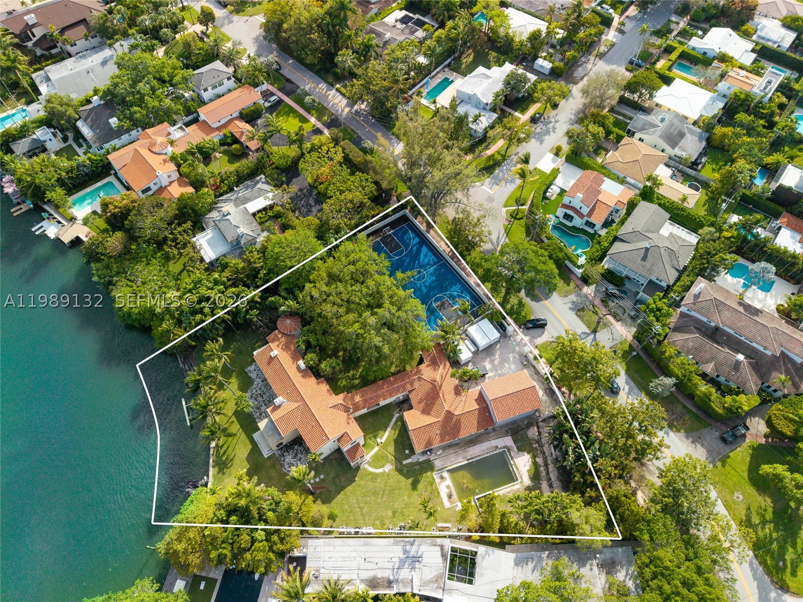 5005 Lakeview Dr, Miami Beach FL 33140