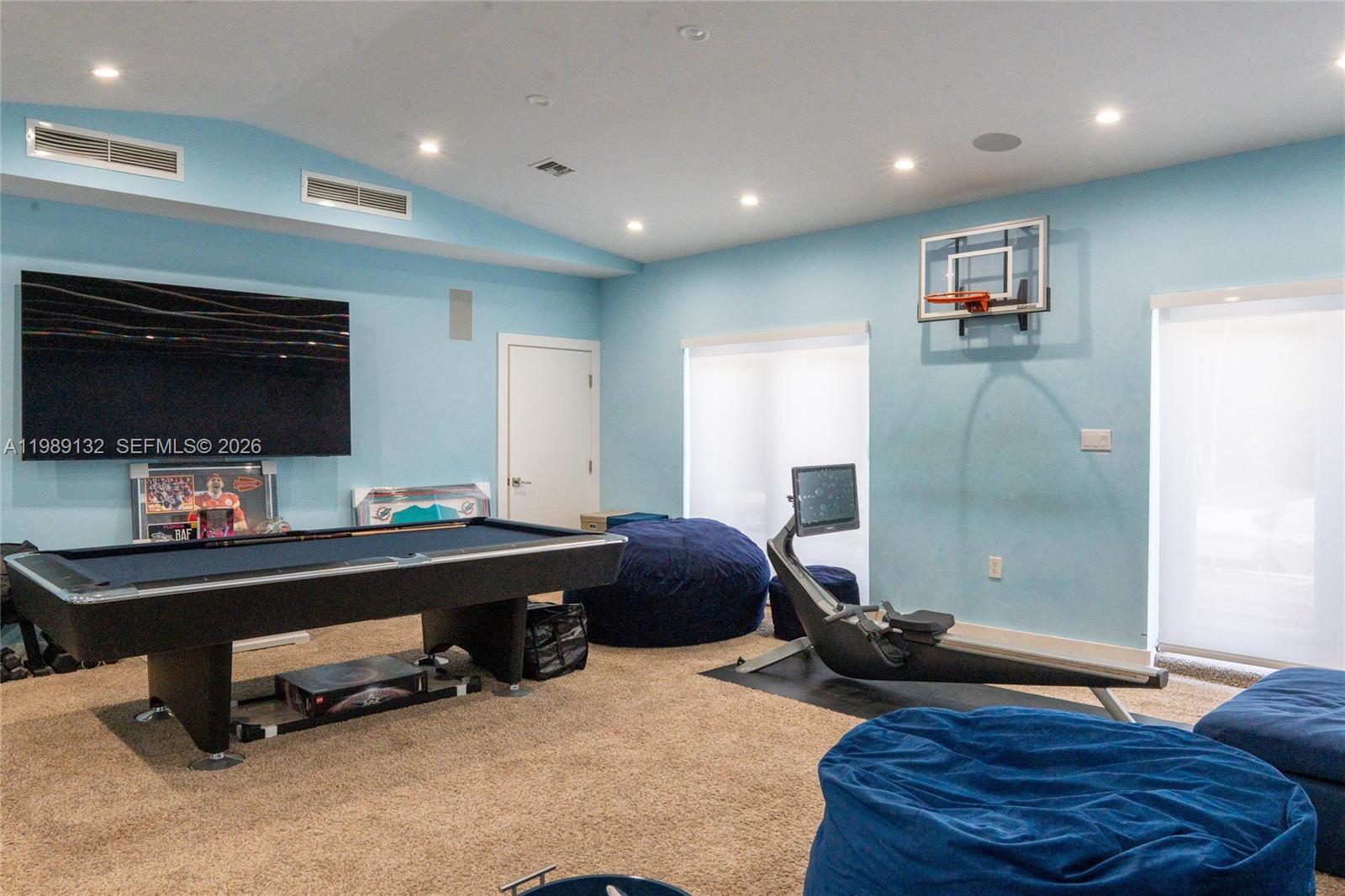 5005 Lakeview Dr, Miami Beach FL 33140