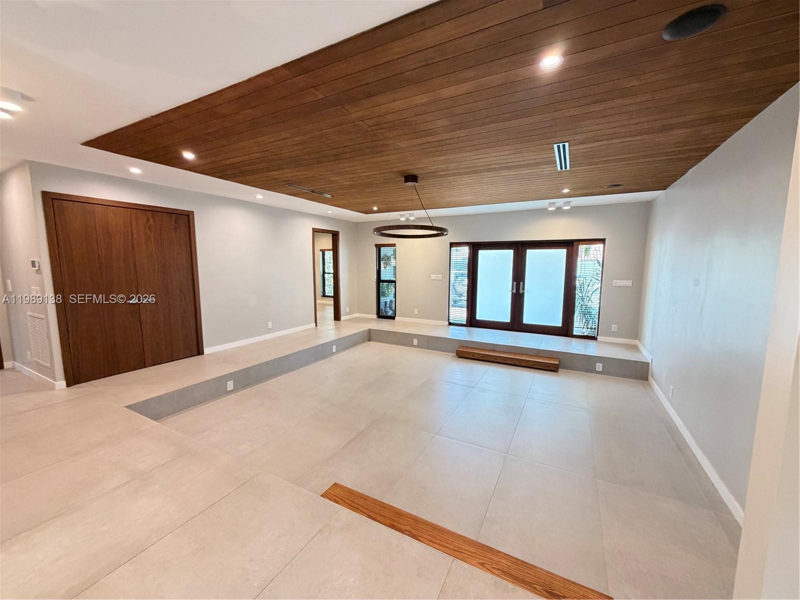 3200 NE 165th St, North Miami Beach FL 33160
