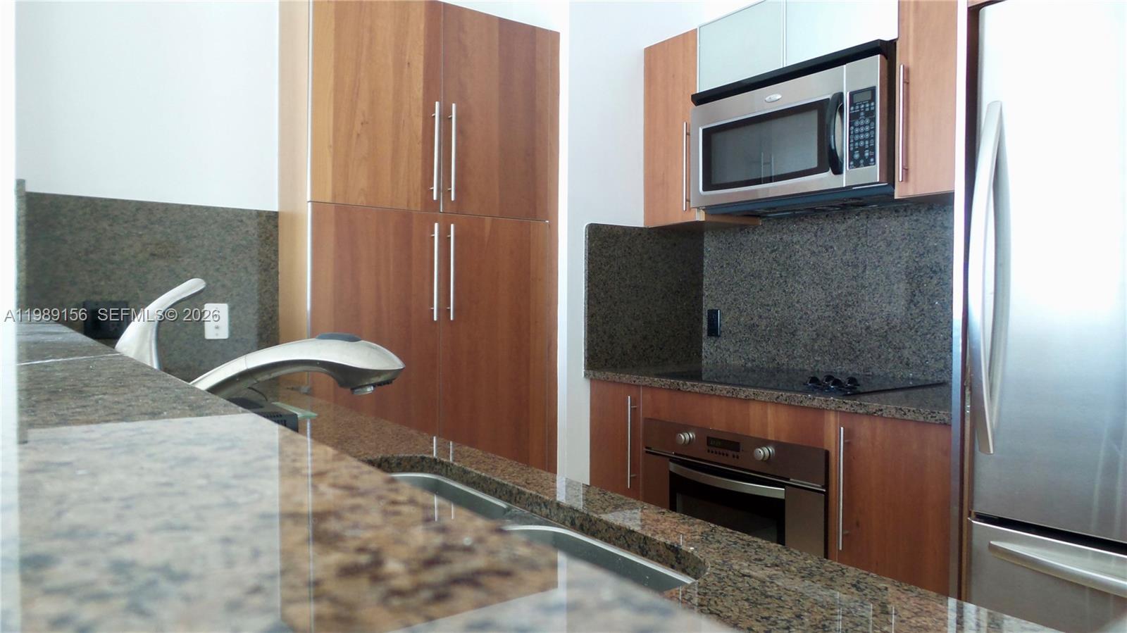 300 S Biscayne Blvd #PH-3805, Miami FL 33131
