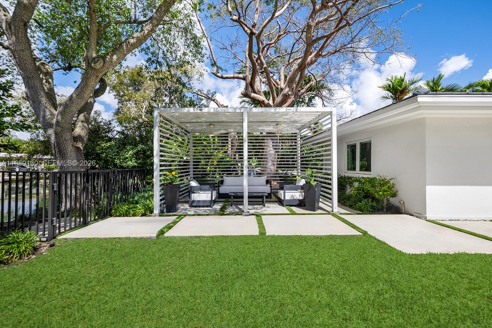 6120 Riviera Dr, Coral Gables FL 33146