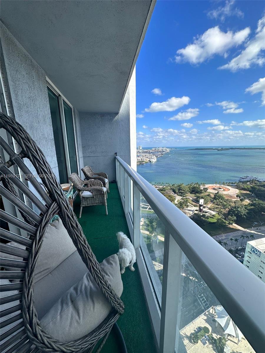 244 Biscayne Blvd #3707, Miami FL 33132