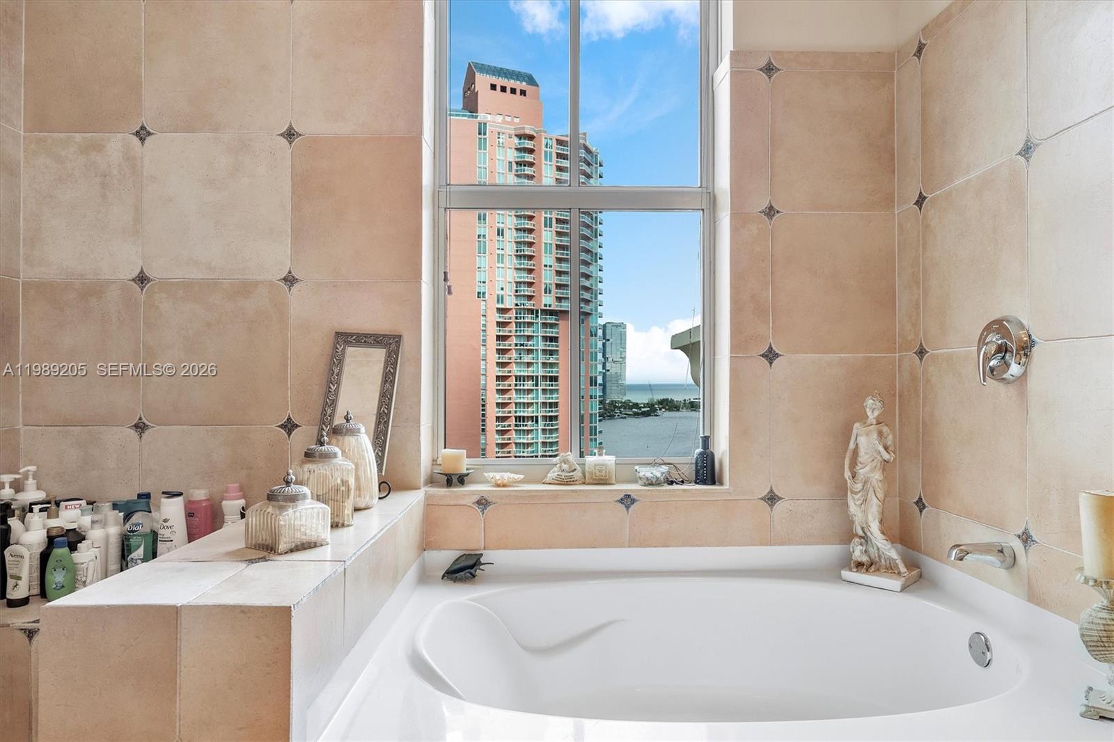 3340 NE 190th St #1808, Aventura FL 33180