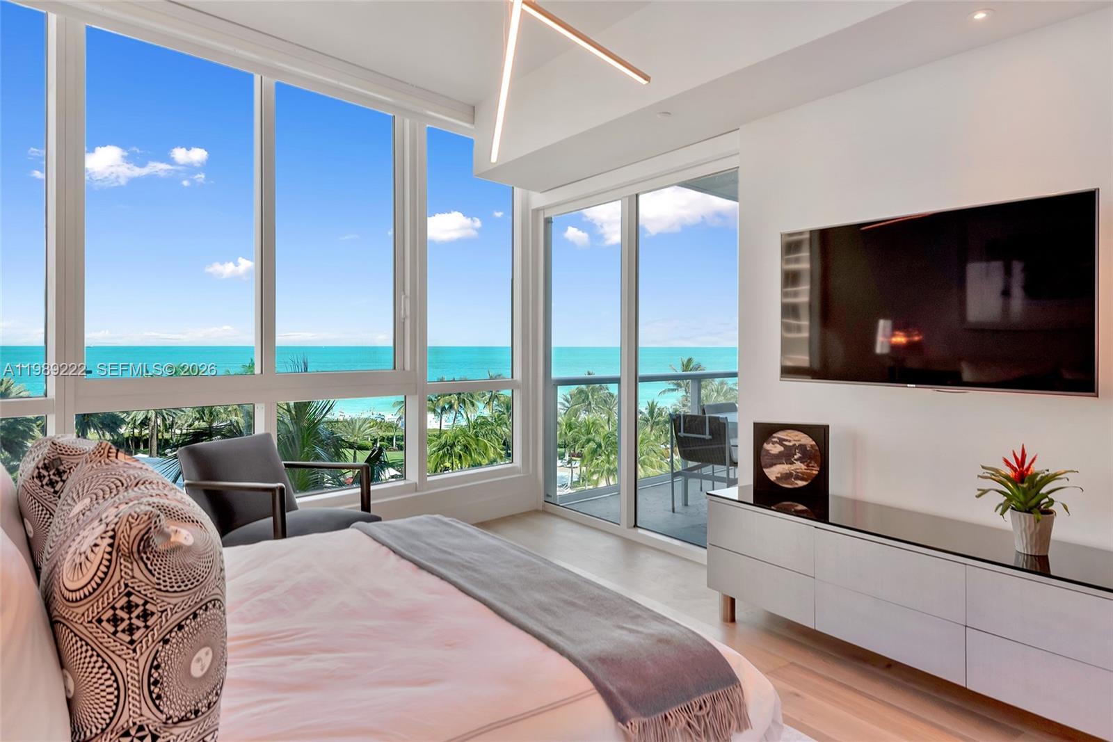 100 S Pointe Dr #708, Miami Beach FL 33139