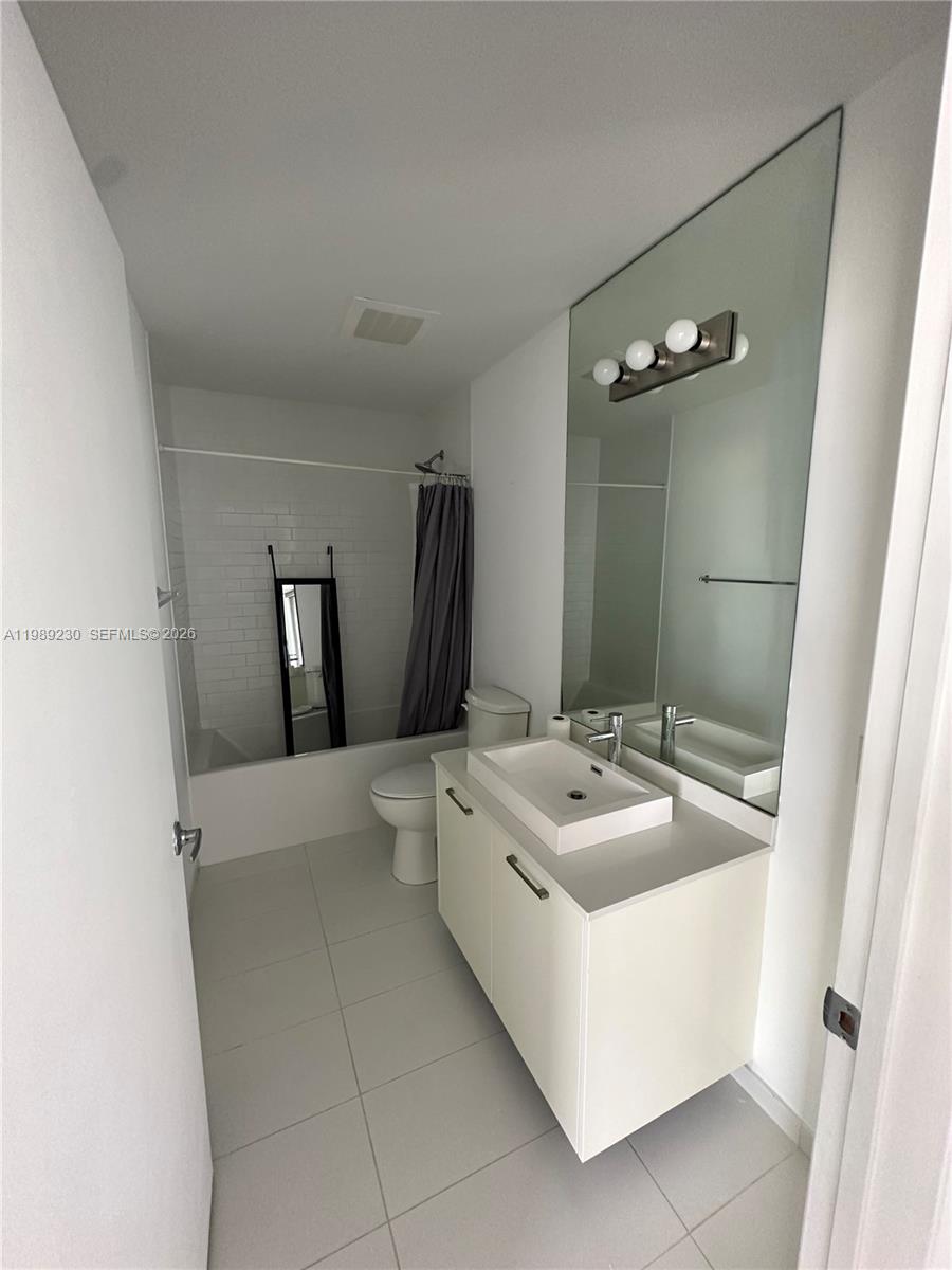 151 SE 1st St #1608, Miami FL 33131
