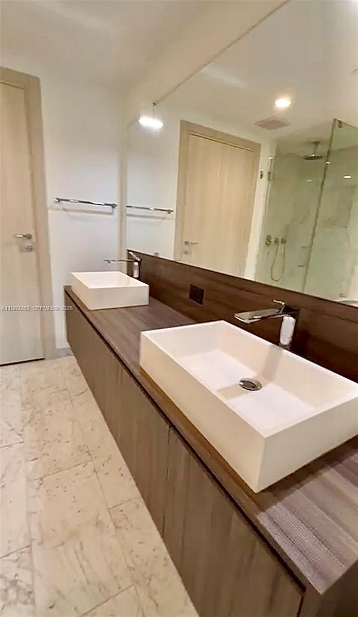 1000 brickell plz #2008, Miami FL 33131