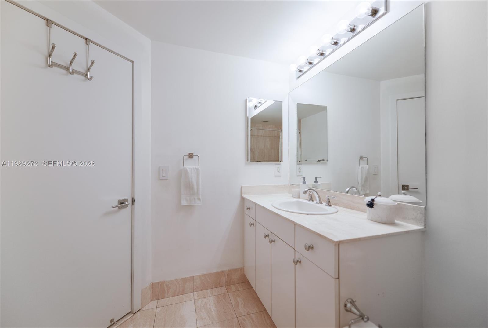 21050 Point Pl #702, Aventura FL 33180