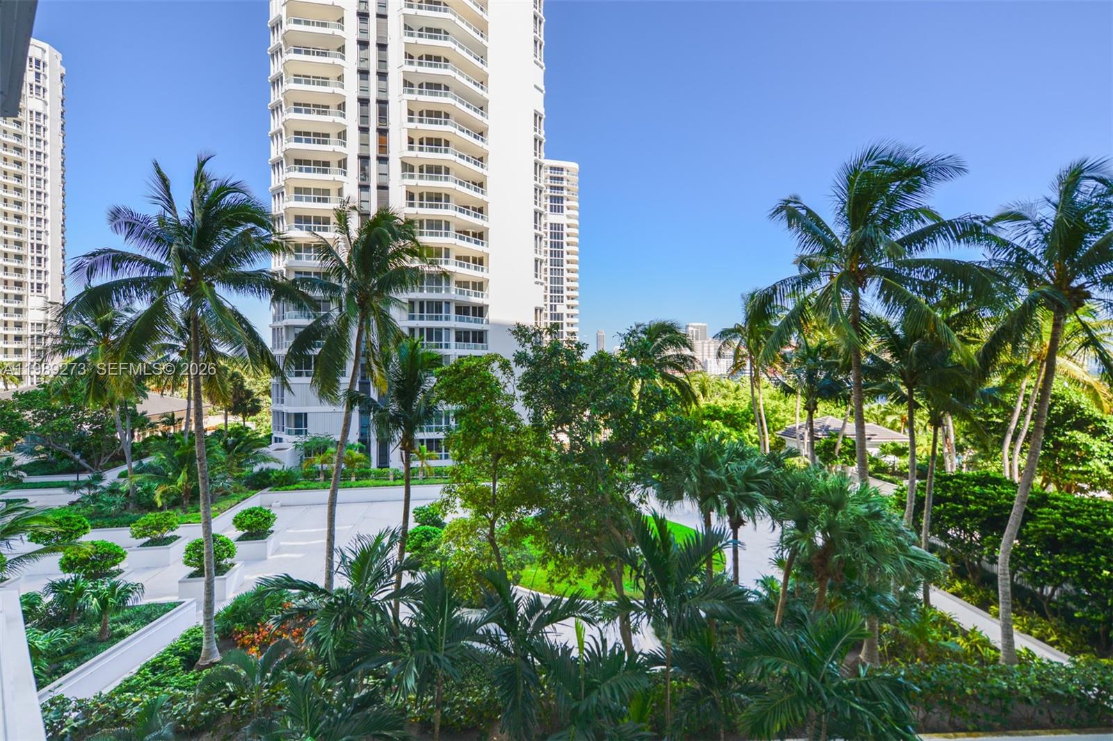 21050 Point Pl #702, Aventura FL 33180
