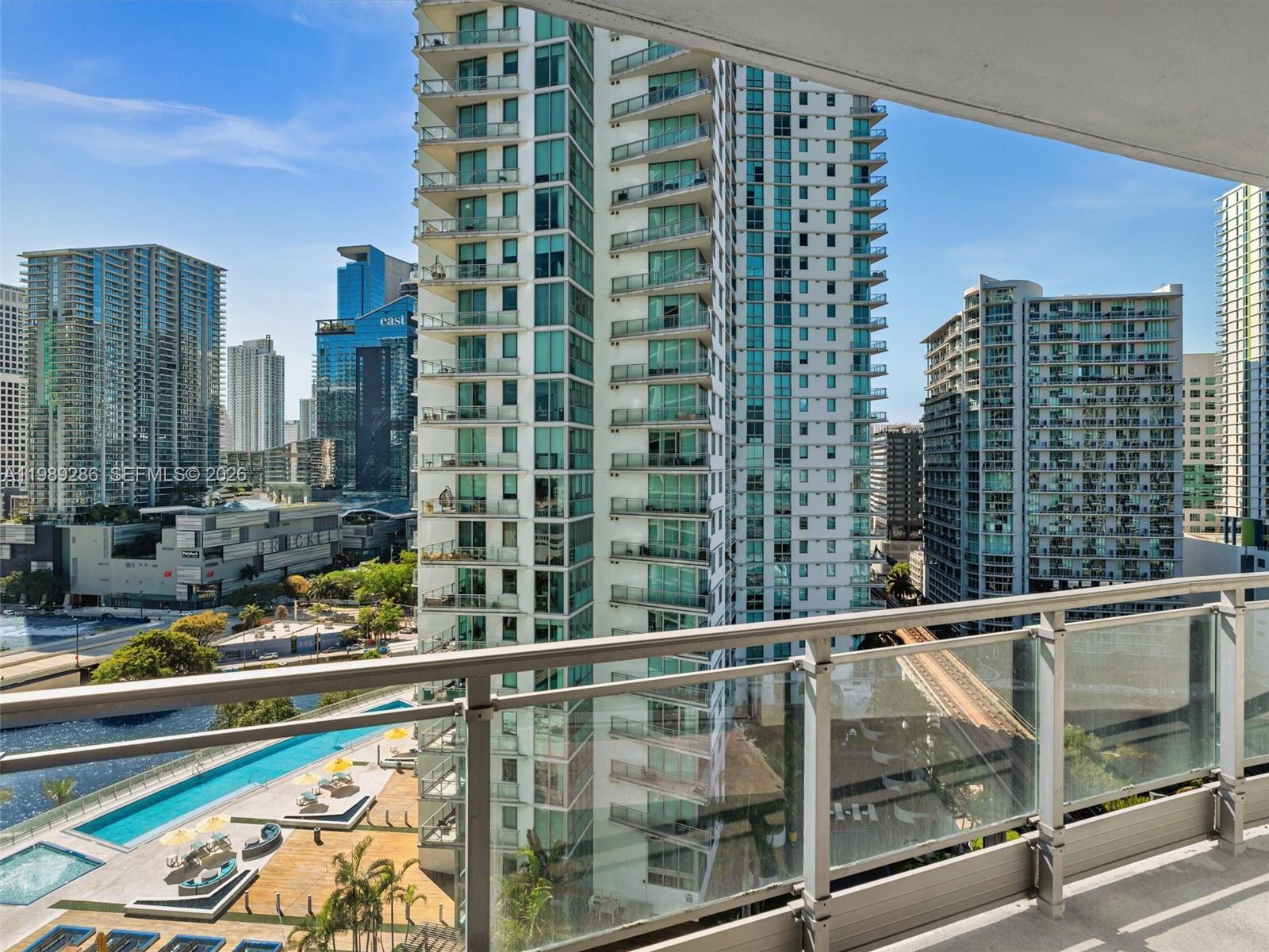 90 SW 3rd St #2013, Miami FL 33130