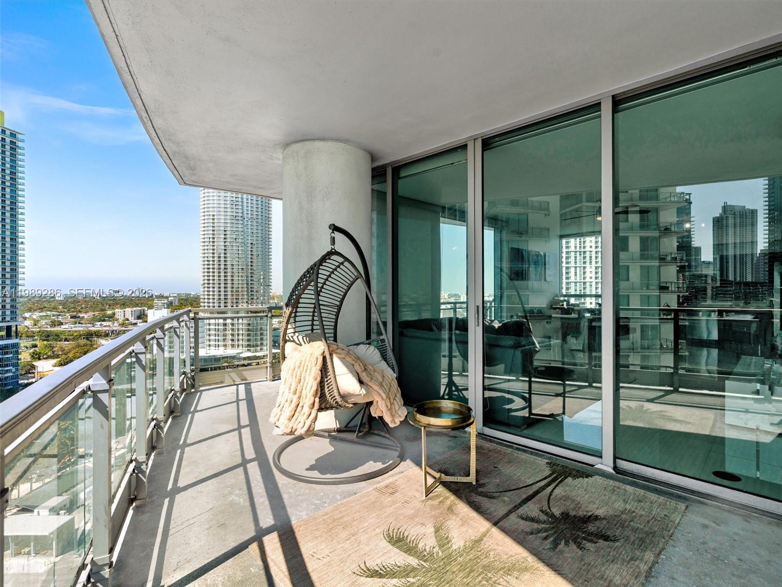 90 SW 3rd St #2013, Miami FL 33130