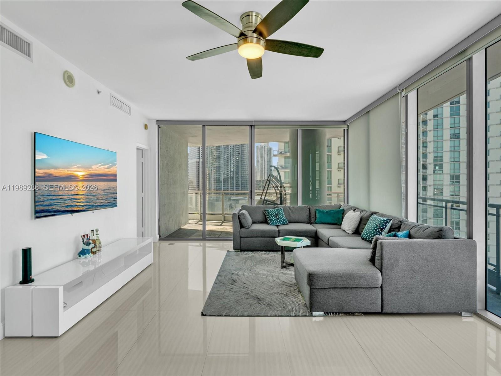 90 SW 3rd St #2013, Miami FL 33130