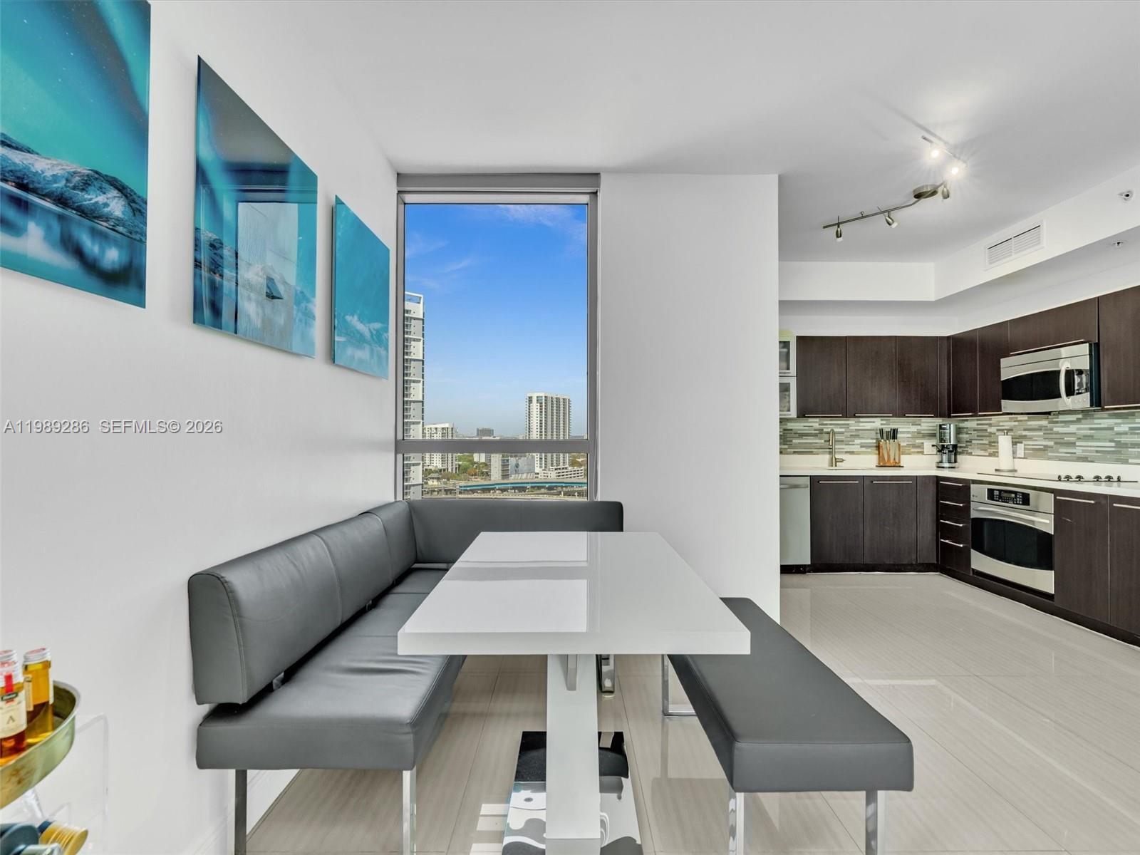 90 SW 3rd St #2013, Miami FL 33130