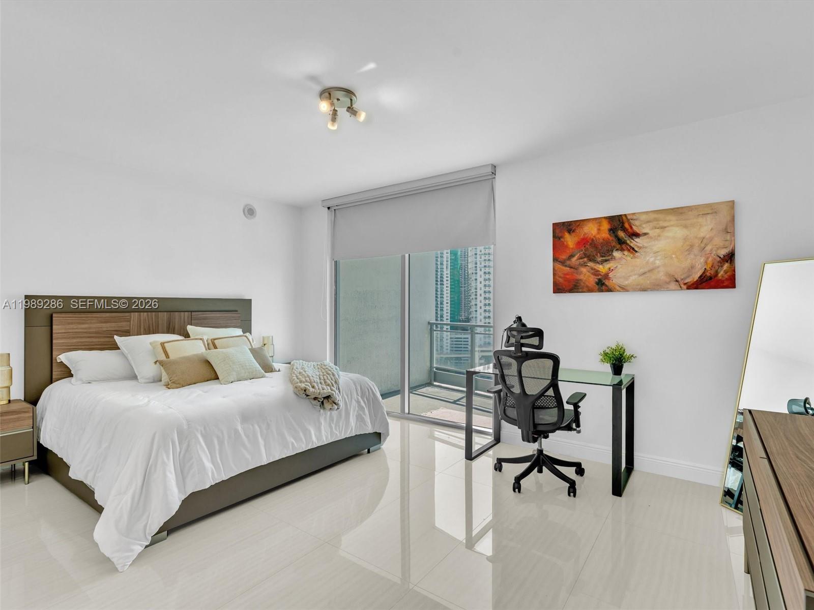 90 SW 3rd St #2013, Miami FL 33130