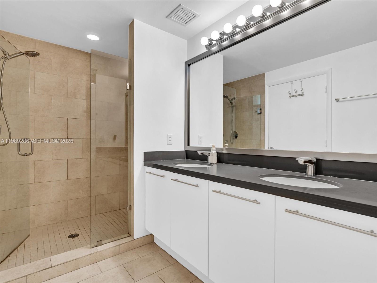 90 SW 3rd St #2013, Miami FL 33130