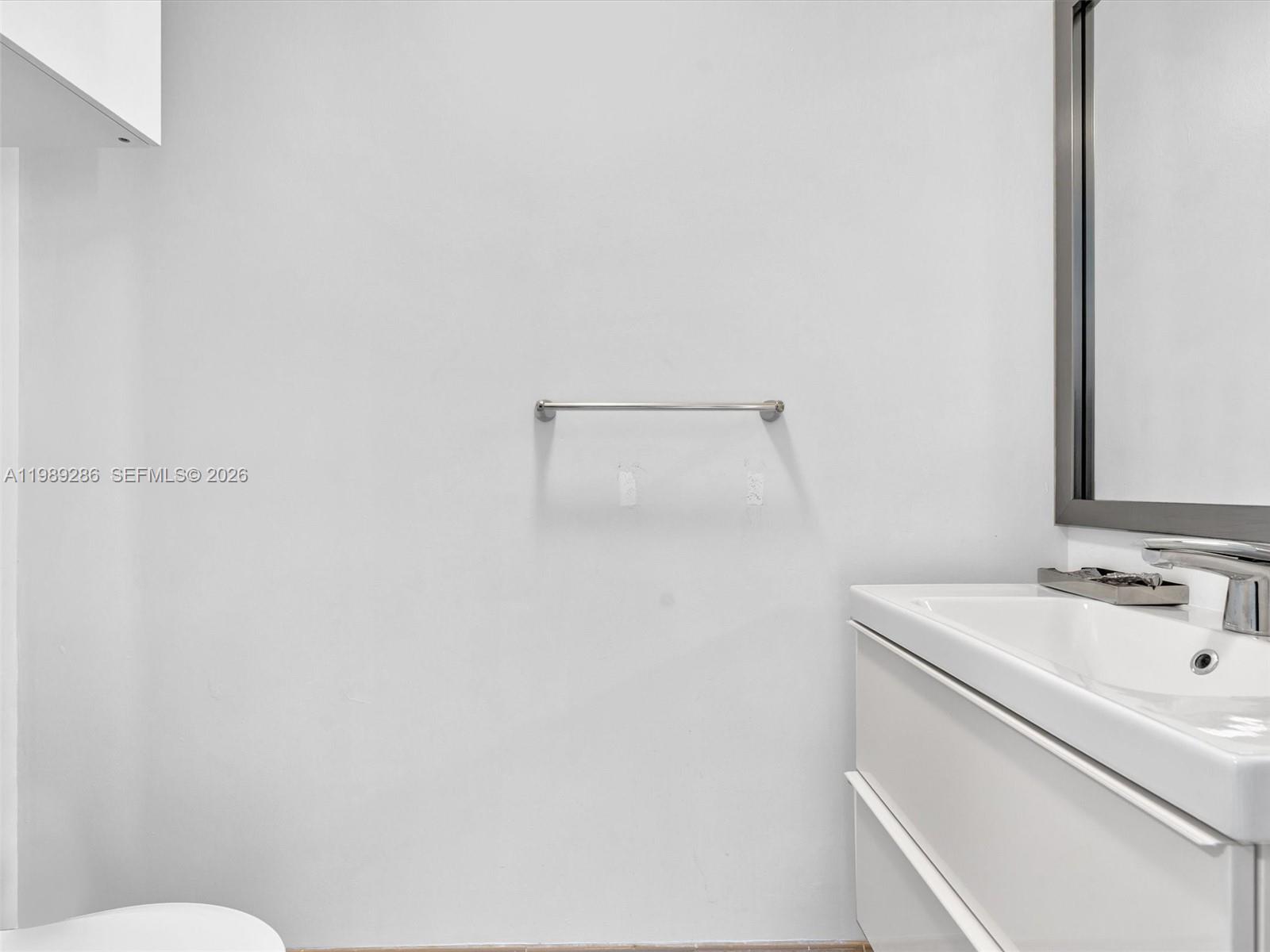 90 SW 3rd St #2013, Miami FL 33130