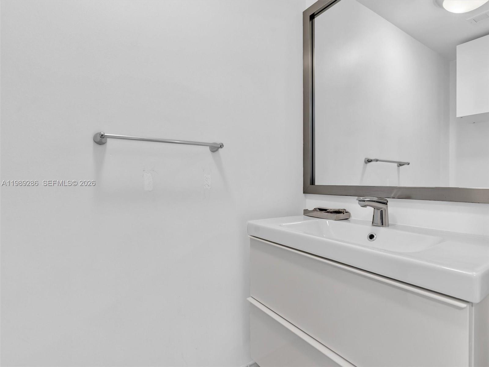 90 SW 3rd St #2013, Miami FL 33130