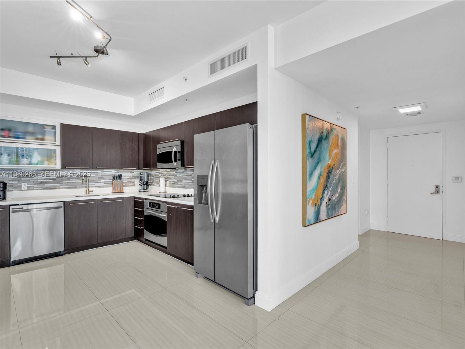 90 SW 3rd St #2013, Miami FL 33130