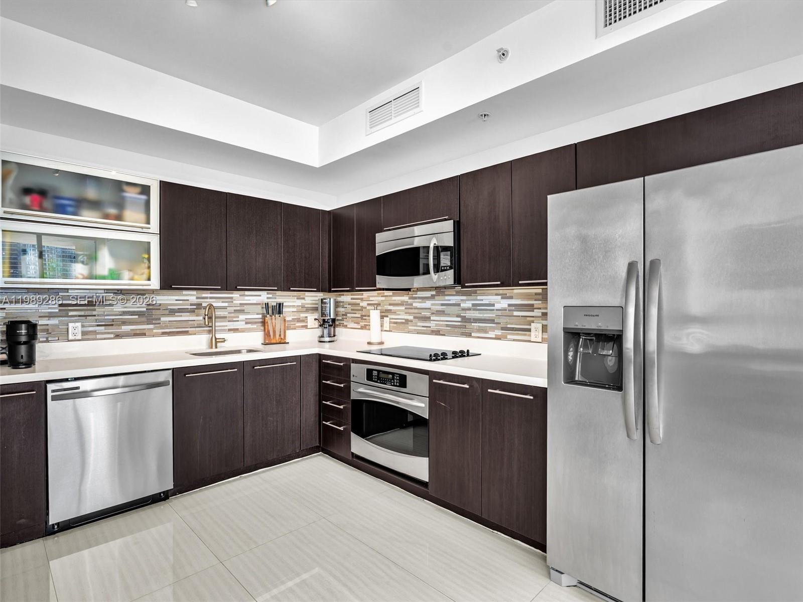 90 SW 3rd St #2013, Miami FL 33130