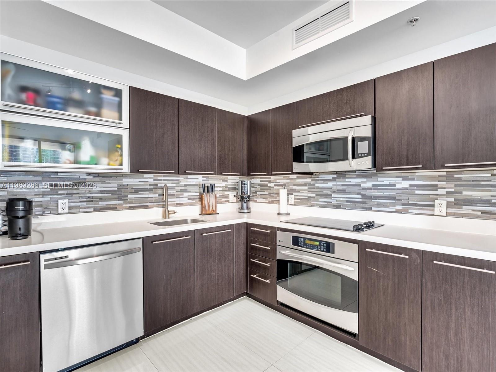 90 SW 3rd St #2013, Miami FL 33130