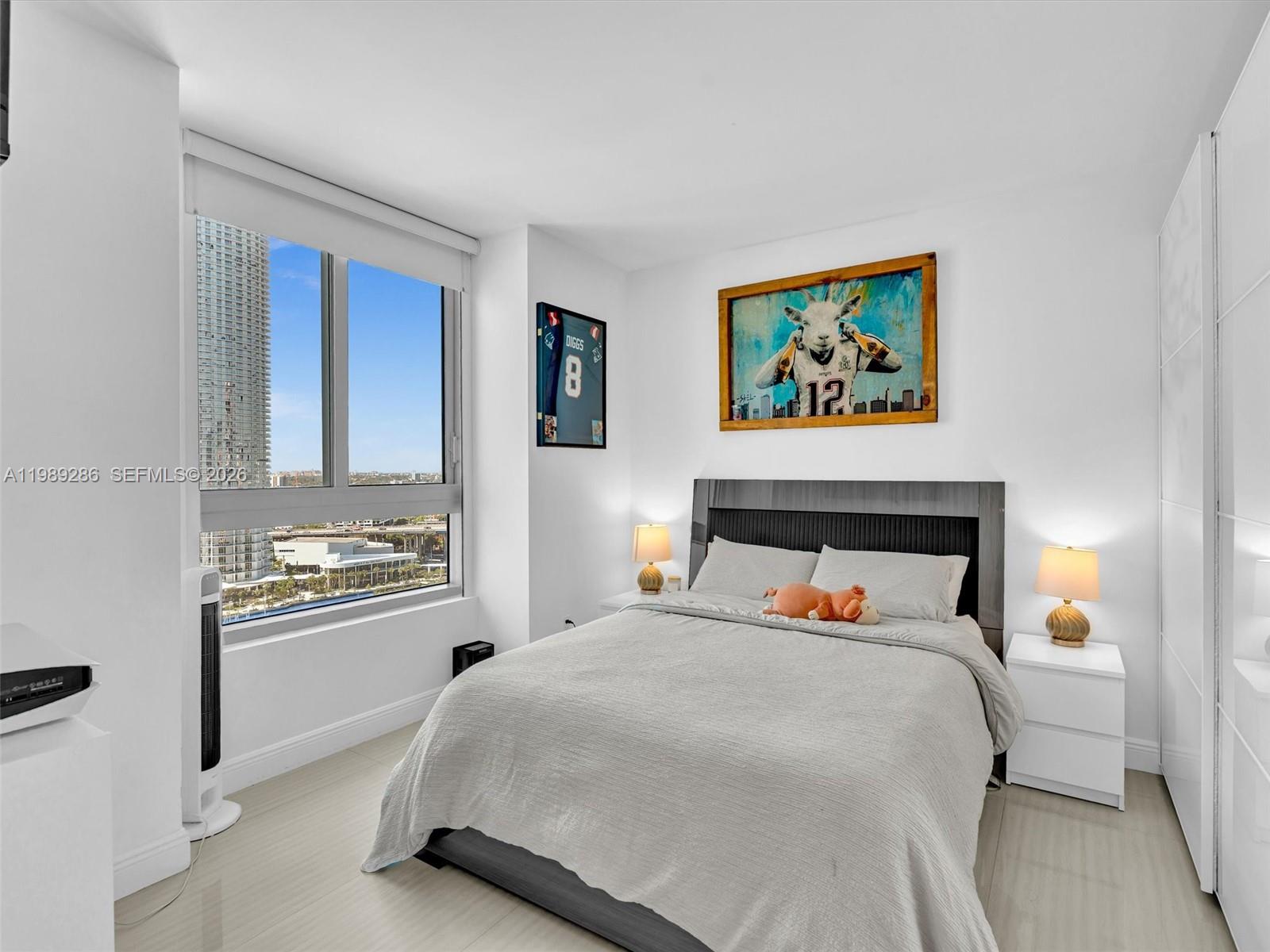 90 SW 3rd St #2013, Miami FL 33130
